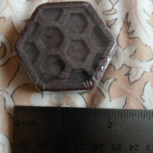 Honey Comb Cocoa Soap - Picture 2 of 4